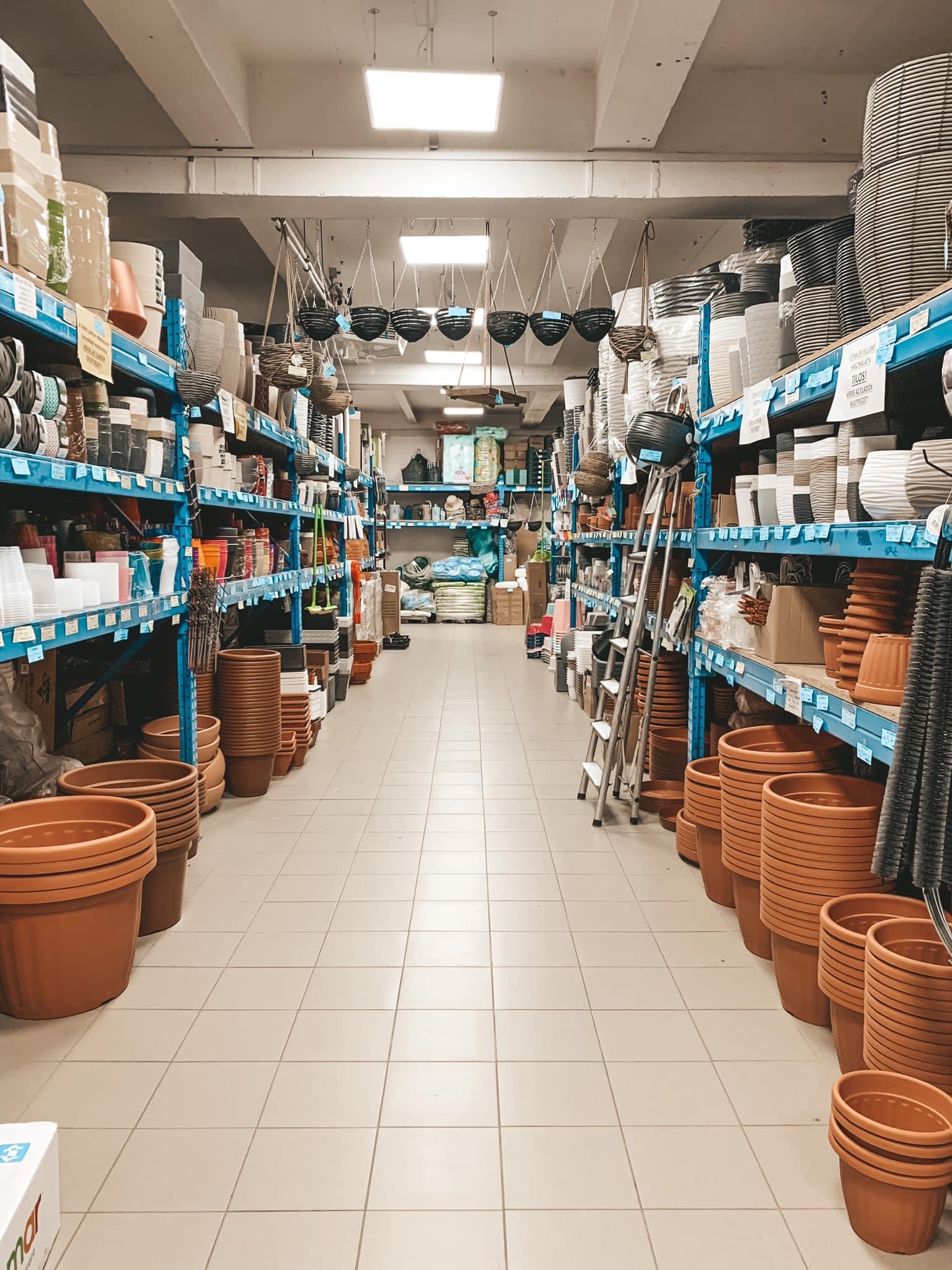 muanyagaru kereskedelem Debrecen